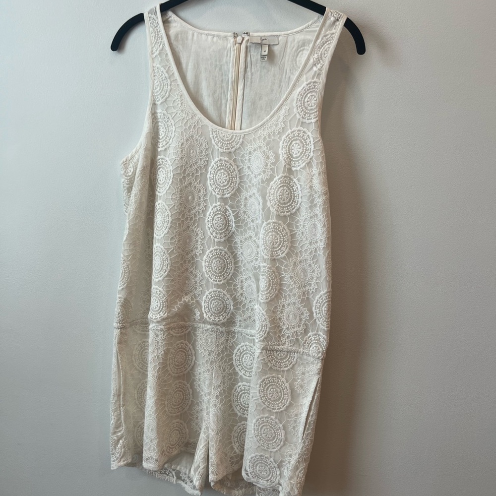 Elegant White Lace Sleeveless Top